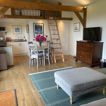 Stunning Cabin With Incredible Views Near Goodwood Rogate 외부 사진