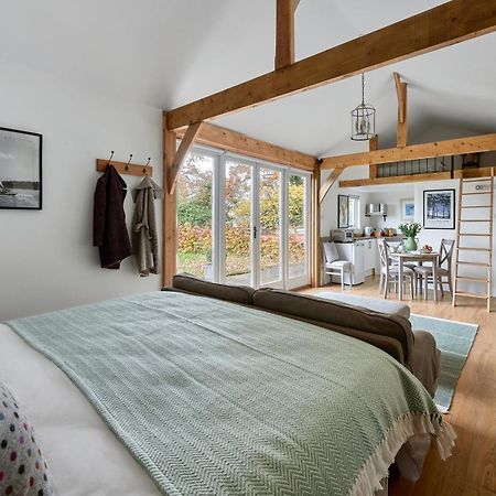 Stunning Cabin With Incredible Views Near Goodwood Rogate 외부 사진