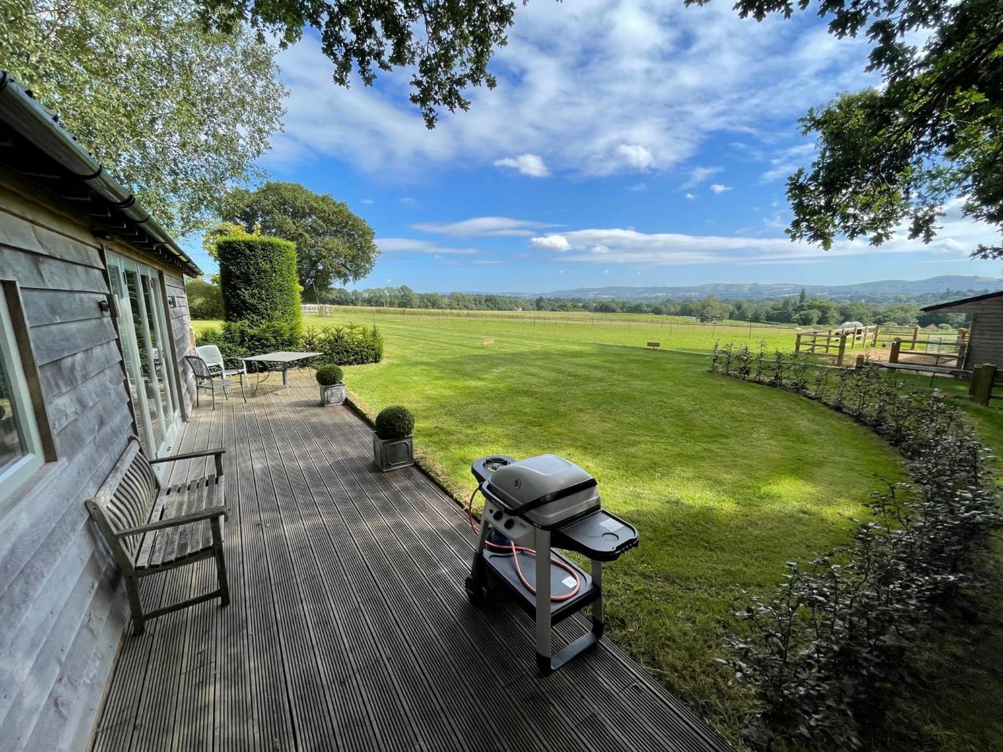 Stunning Cabin With Incredible Views Near Goodwood Rogate 외부 사진