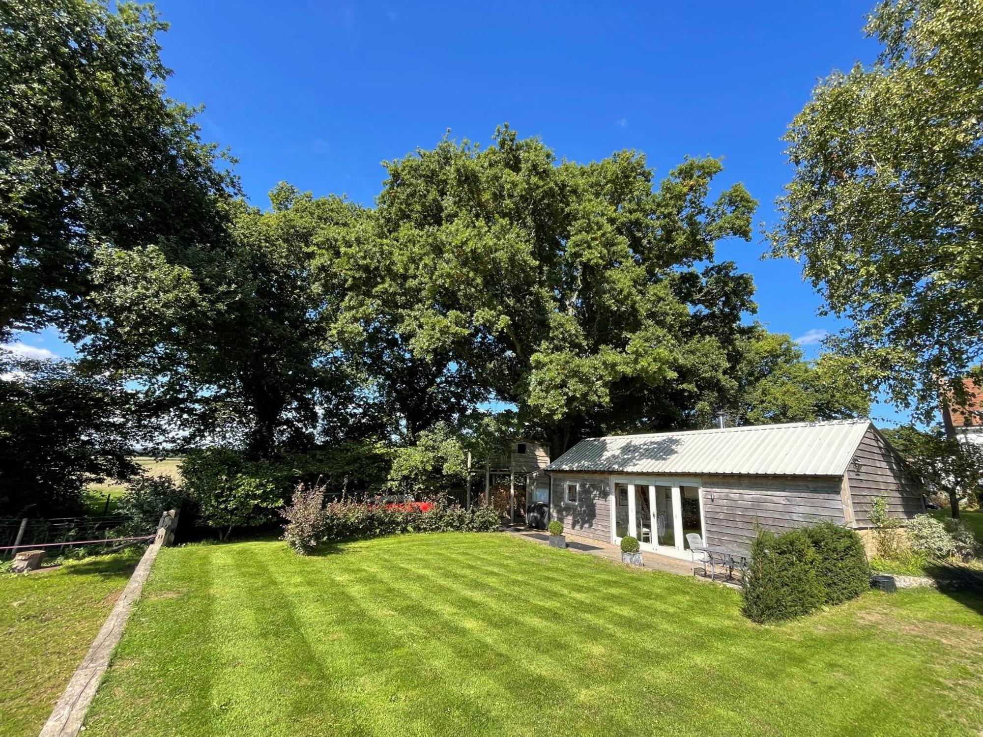 Stunning Cabin With Incredible Views Near Goodwood Rogate 외부 사진